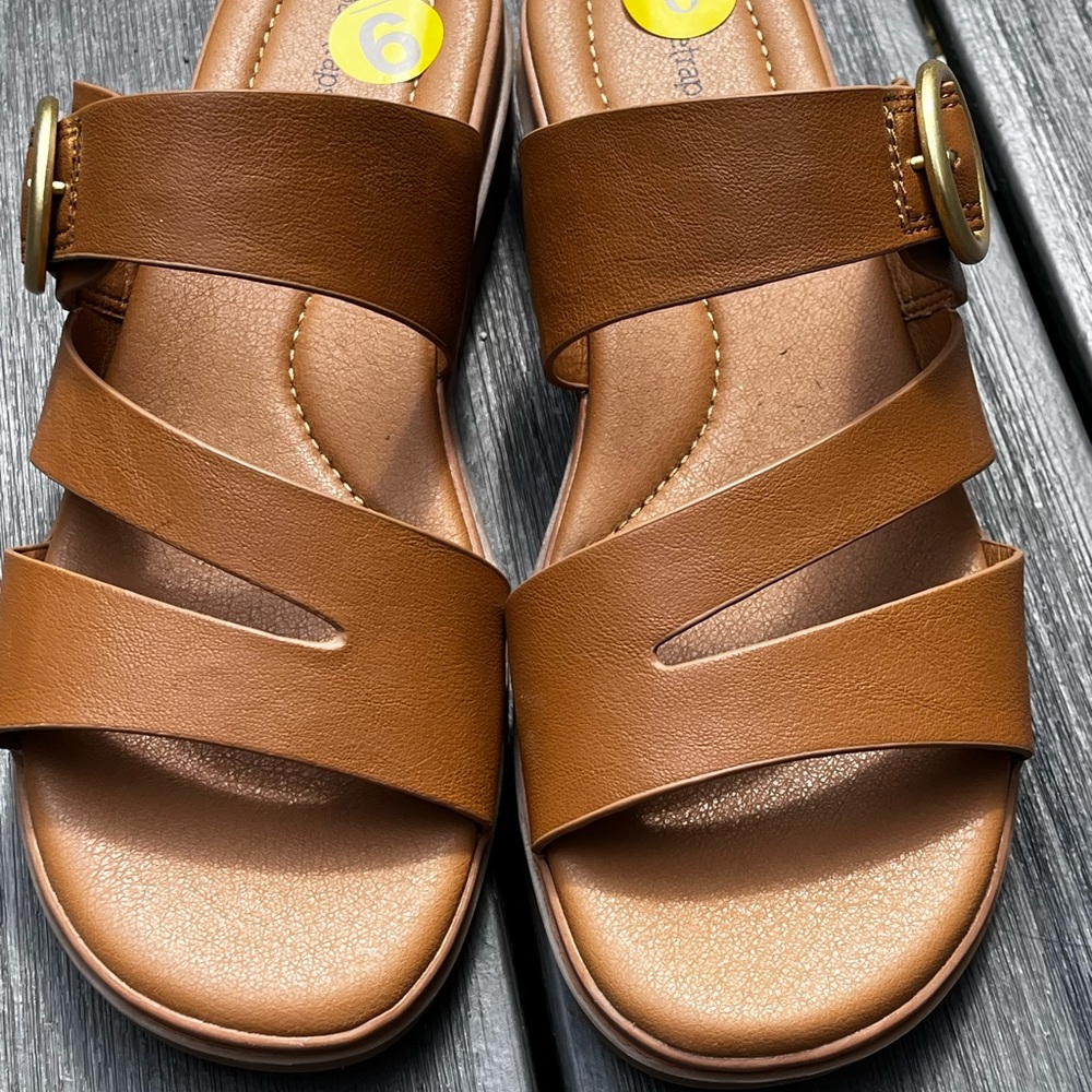 BareTraps Tan Sandals size9